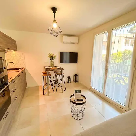 T2 - Acces - Balcon Et Parking Prive