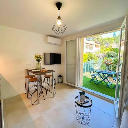 T2 Climatise Avec Acces Et Parking - Wifi Apartamento