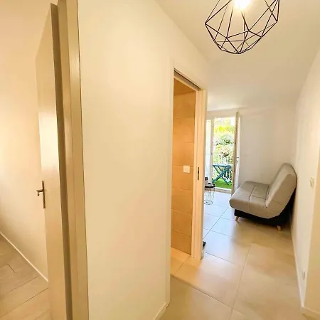 Apartment T2 Climatise Avec Acces Plage Et Parking - Wifi *