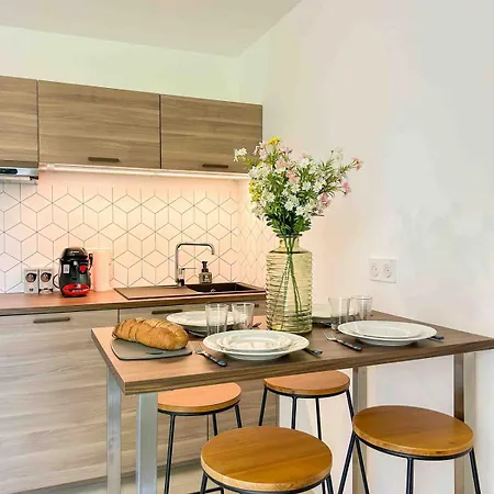 Apartamento T2 Climatise Avec Acces Et Parking - Wifi *